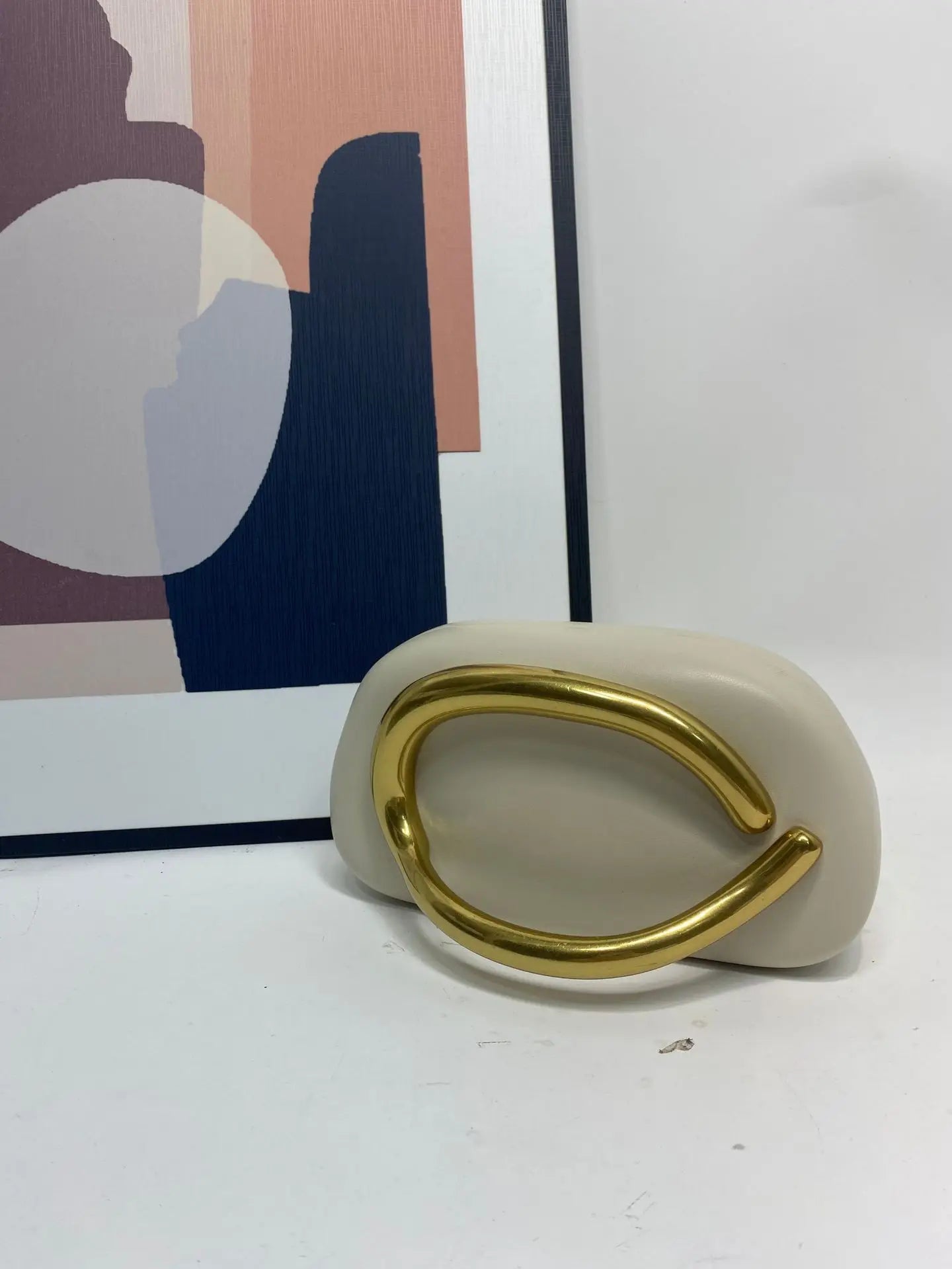 Glam horizon clutch