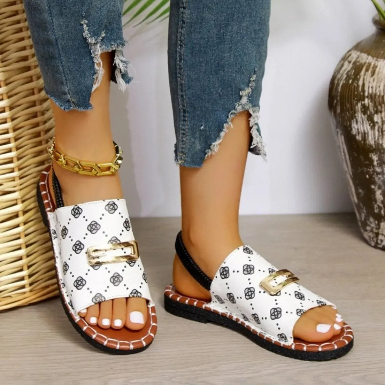 Strappy city sandals