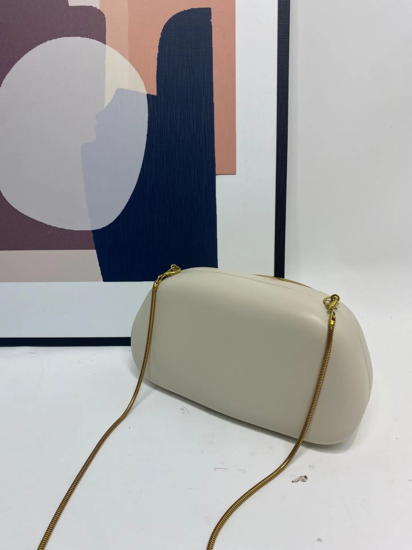 Glam horizon clutch