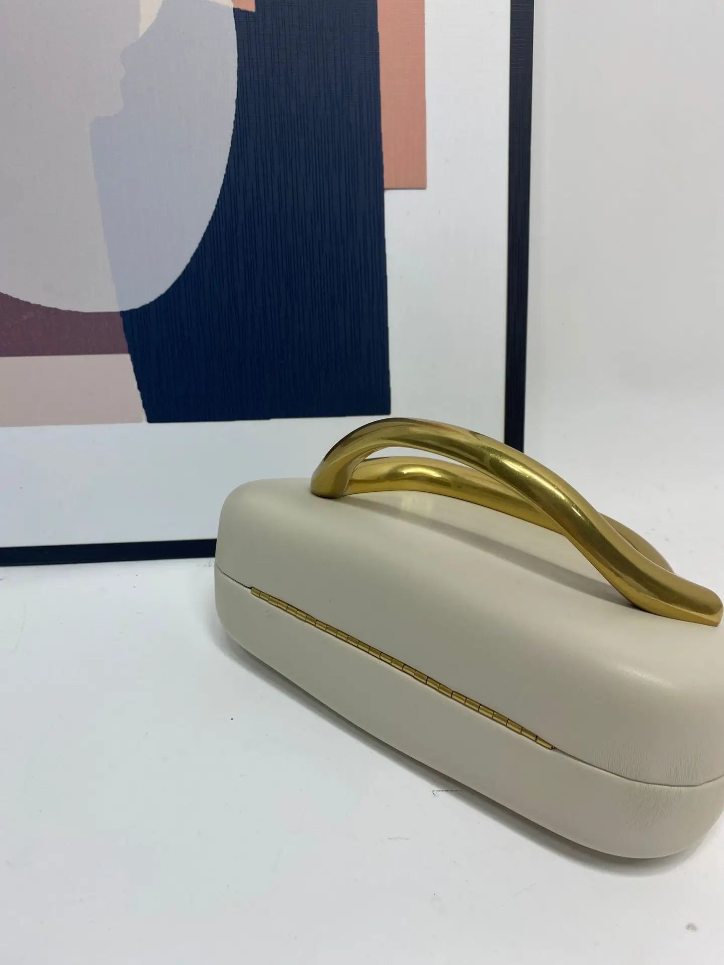 Glam horizon clutch