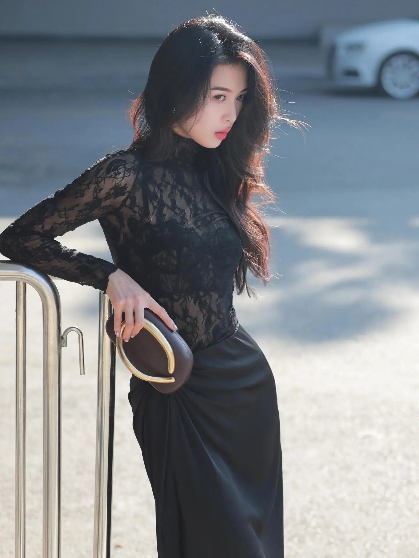 Glam horizon clutch