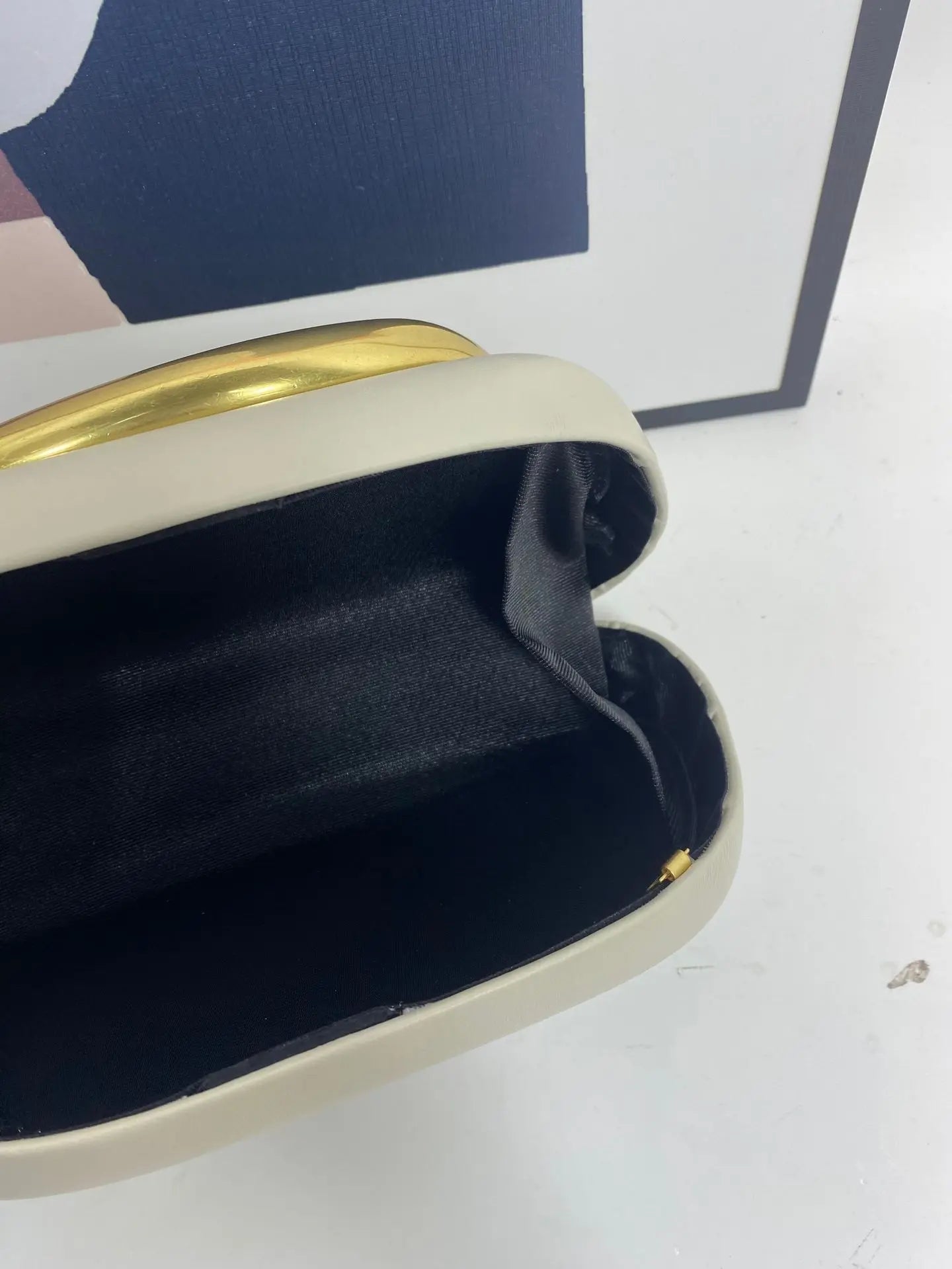 Glam horizon clutch
