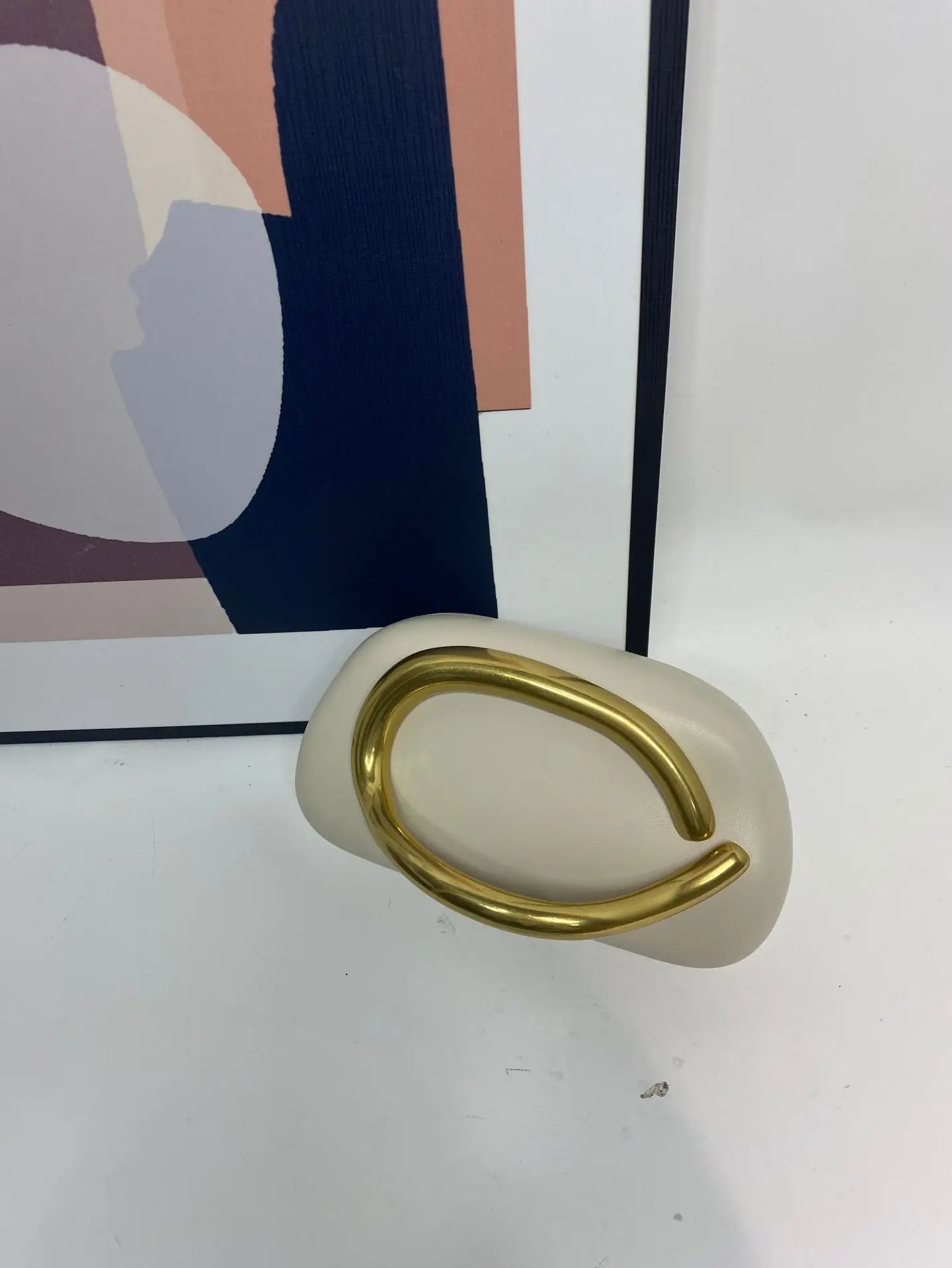 Glam horizon clutch